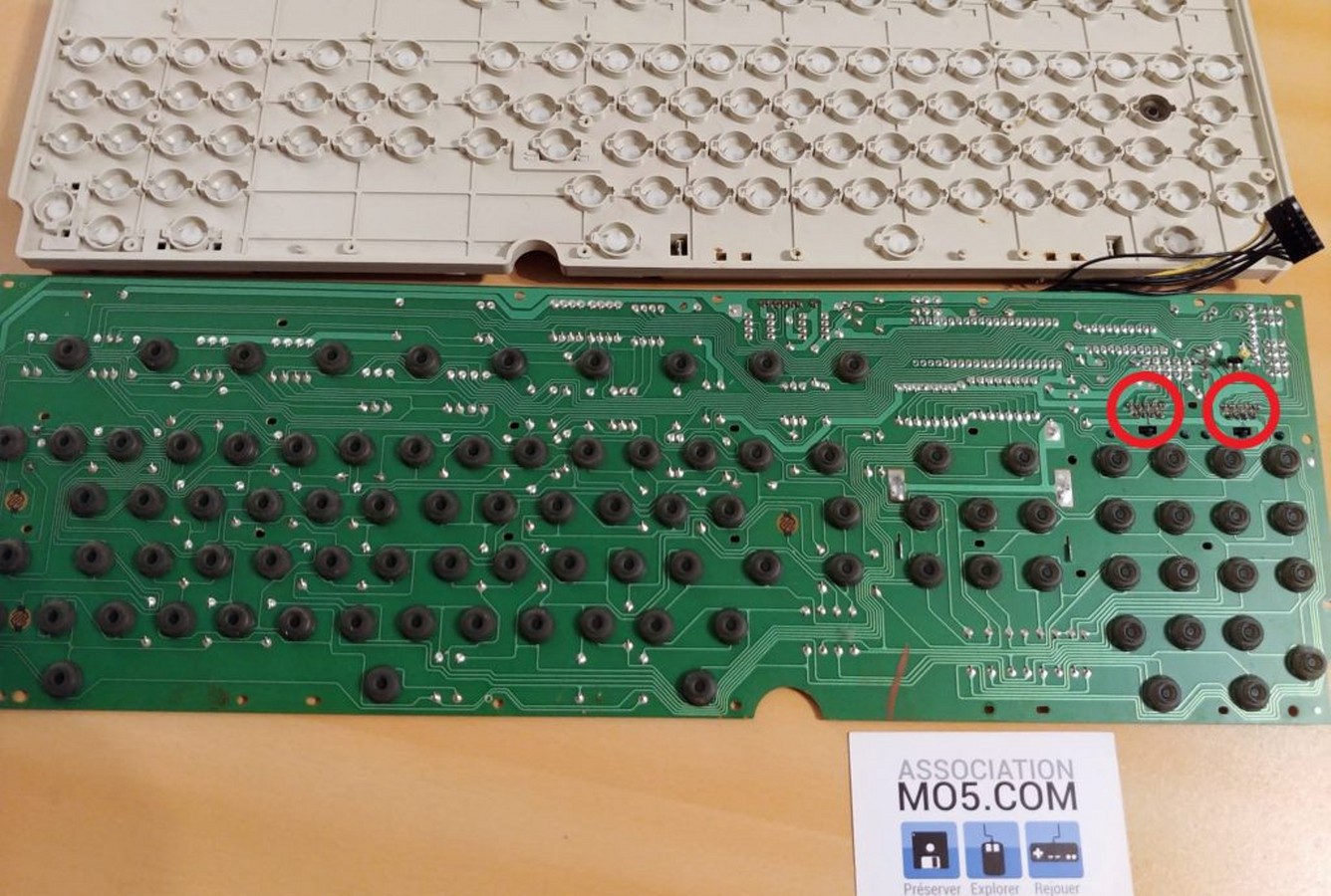 Photo de l'intérieur du clavier démonté d'un Atari ST
