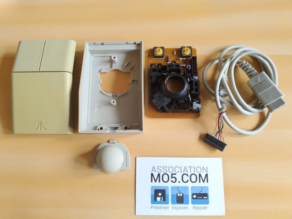 Photo d'une souris d'Atari ST démontée