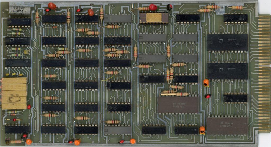 Carte Processseur 10200/S ind B : Intel 8008, Fréquence ~500 KHz