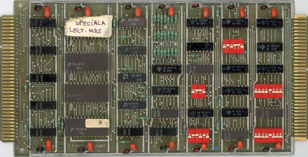 Carte 32-32 10900/SC : Carte I/O. Carte spéciale marquée "Lecteur MDS"
