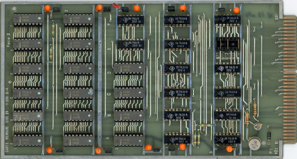 Carte mémoire vive 2K 11200/S/A : 16 SRAMs P2102 (16 * 128 octets = 2K). Configuration d'adresse : 0x2800-0x2FFF